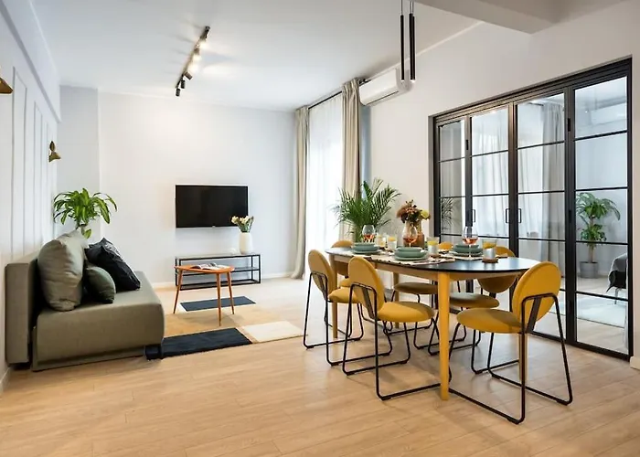 Sunny 4Br Flat - Top Location - Charming Balcony
