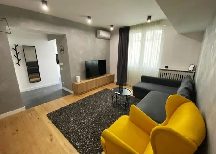 University - Downtown By Realty