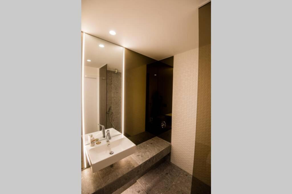 Aviatiei Tower, Luxury Apartment, Brand New, Underground Parking Apartamento *