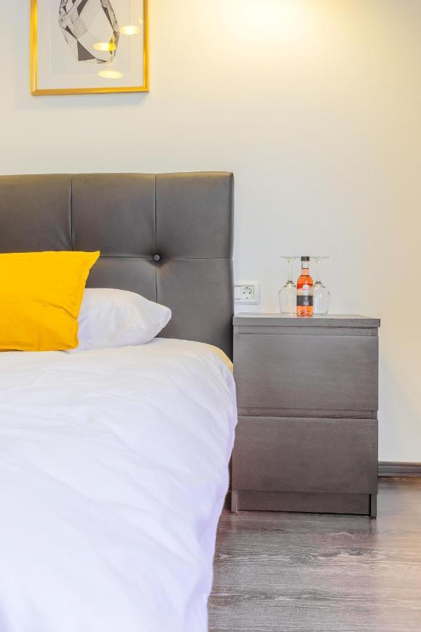 Chateau: Upscale In Bucharest's Historical Center! Aparthotel