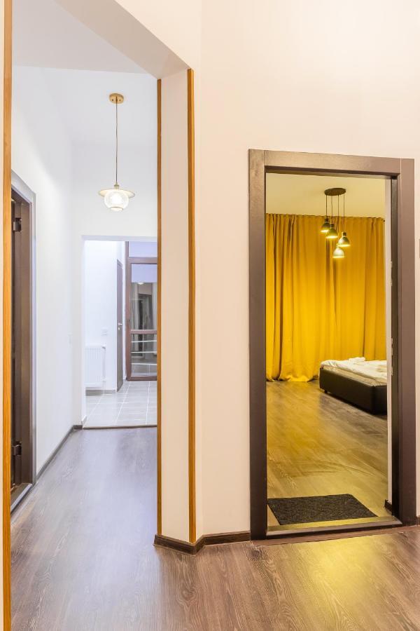 Chateau: Upscale In Bucharest's Historical Center!