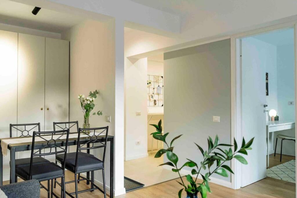 Bright - Location - Balcony *