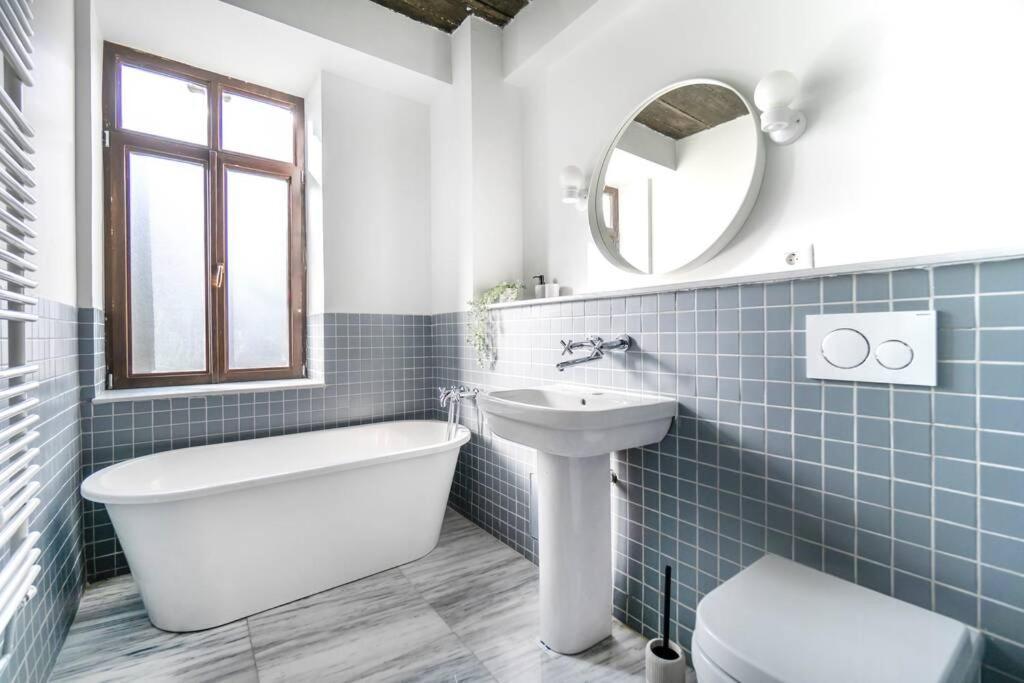 Marvellous Design 2br Old Town Apartment