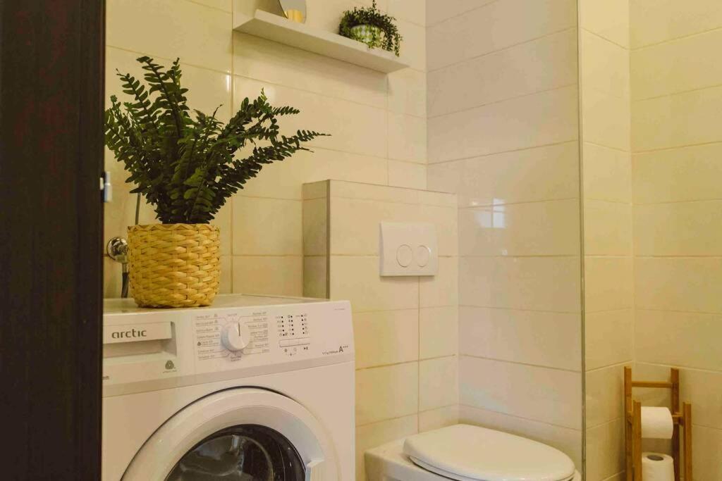 Apartment Vivando - Beautiful B + Parking Bucharest
