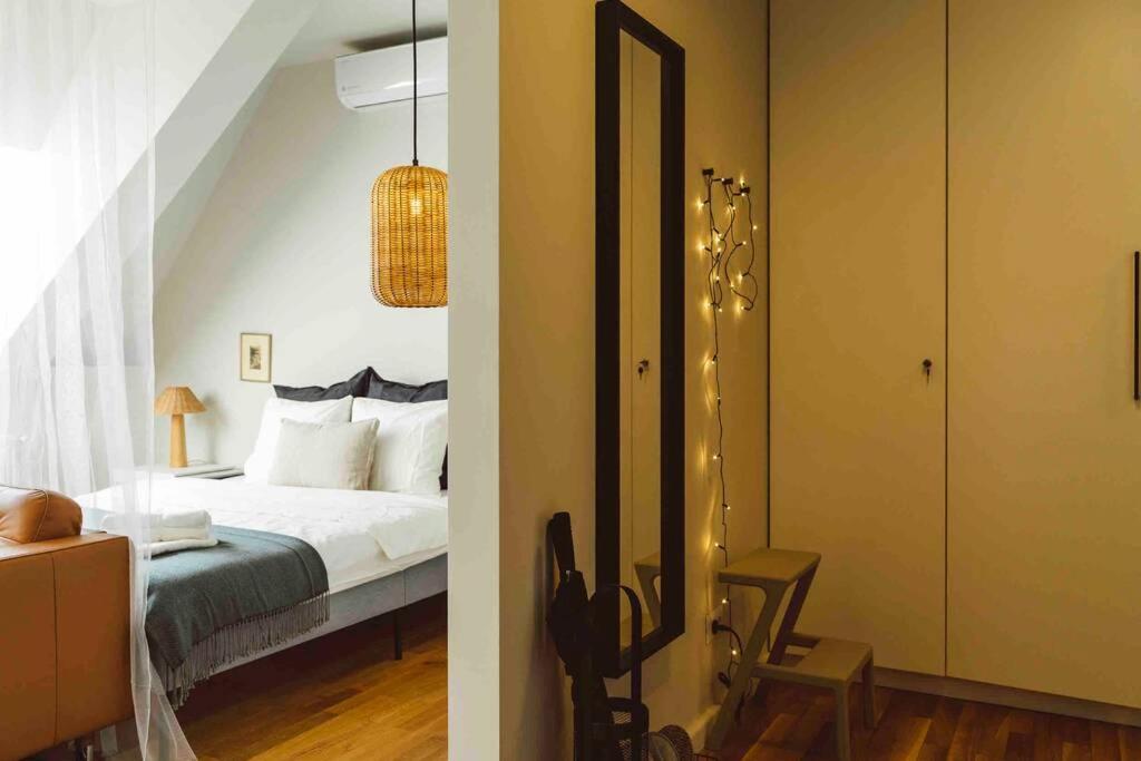 Vivando - Beautiful B + Parking Apartment