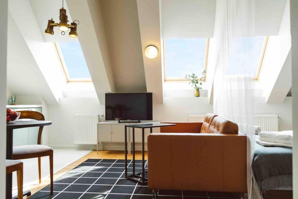 Vivando - Beautiful B + Parking Apartment Bucharest