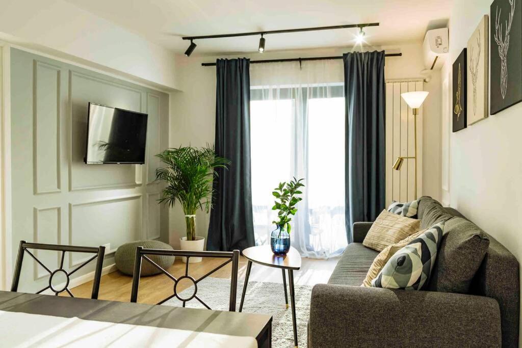 Bright - Location - Balcony Apartment *