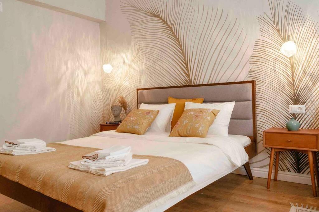 Bright - Location - Old Town + Netflix Bucureşti