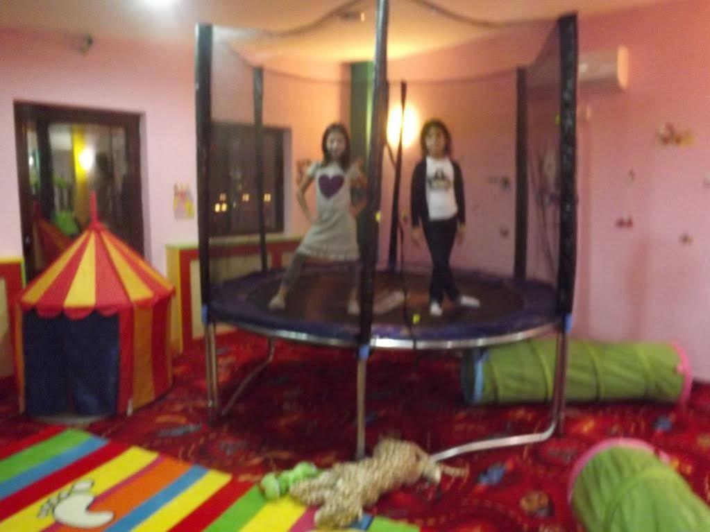 West Plaza 3*
