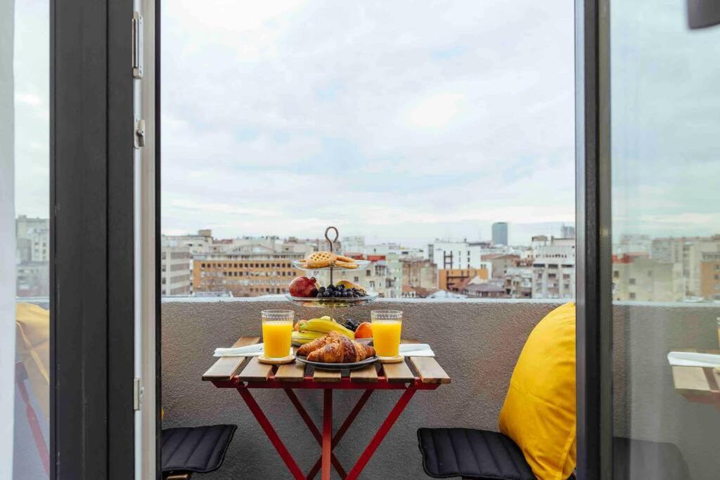 Stunning Views - Location - Netflix + Balcony Bucareste