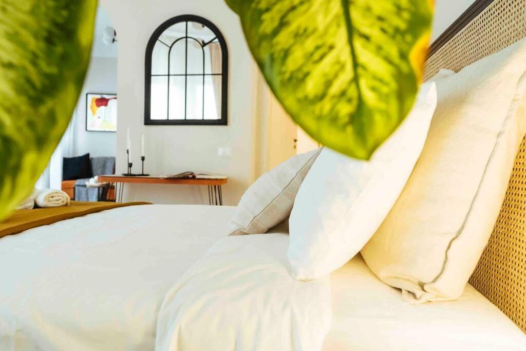 Stunning Views - Location - Netflix + Balcony Bucareste