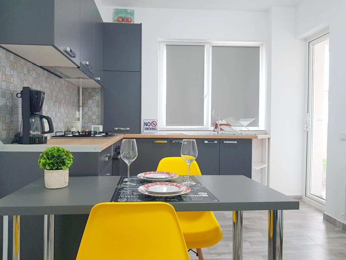 Yellow House Luxury Berceni Bucharest