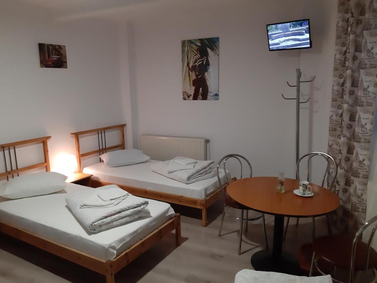 Hostel Carol 51 *