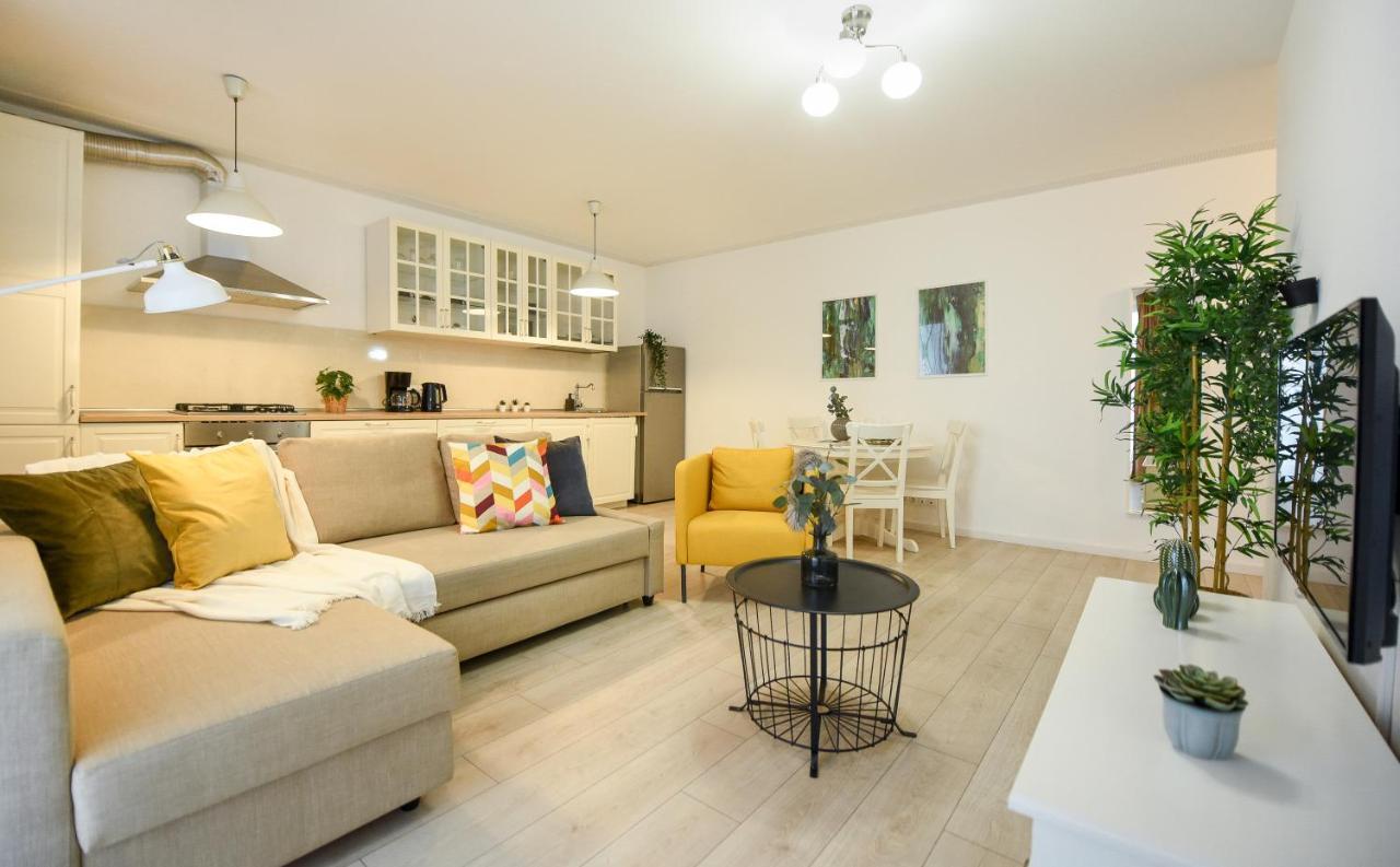 The Comfy Spot - 1 Br-apartment & Parking Included In North Business Area *