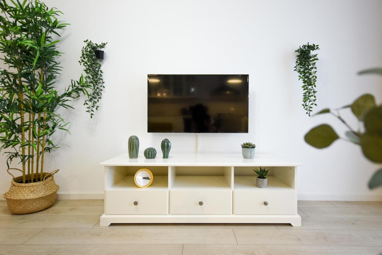 The Comfy Spot - 1 Br-apartment & Parking Included In North Business Area Apartment Bucharest