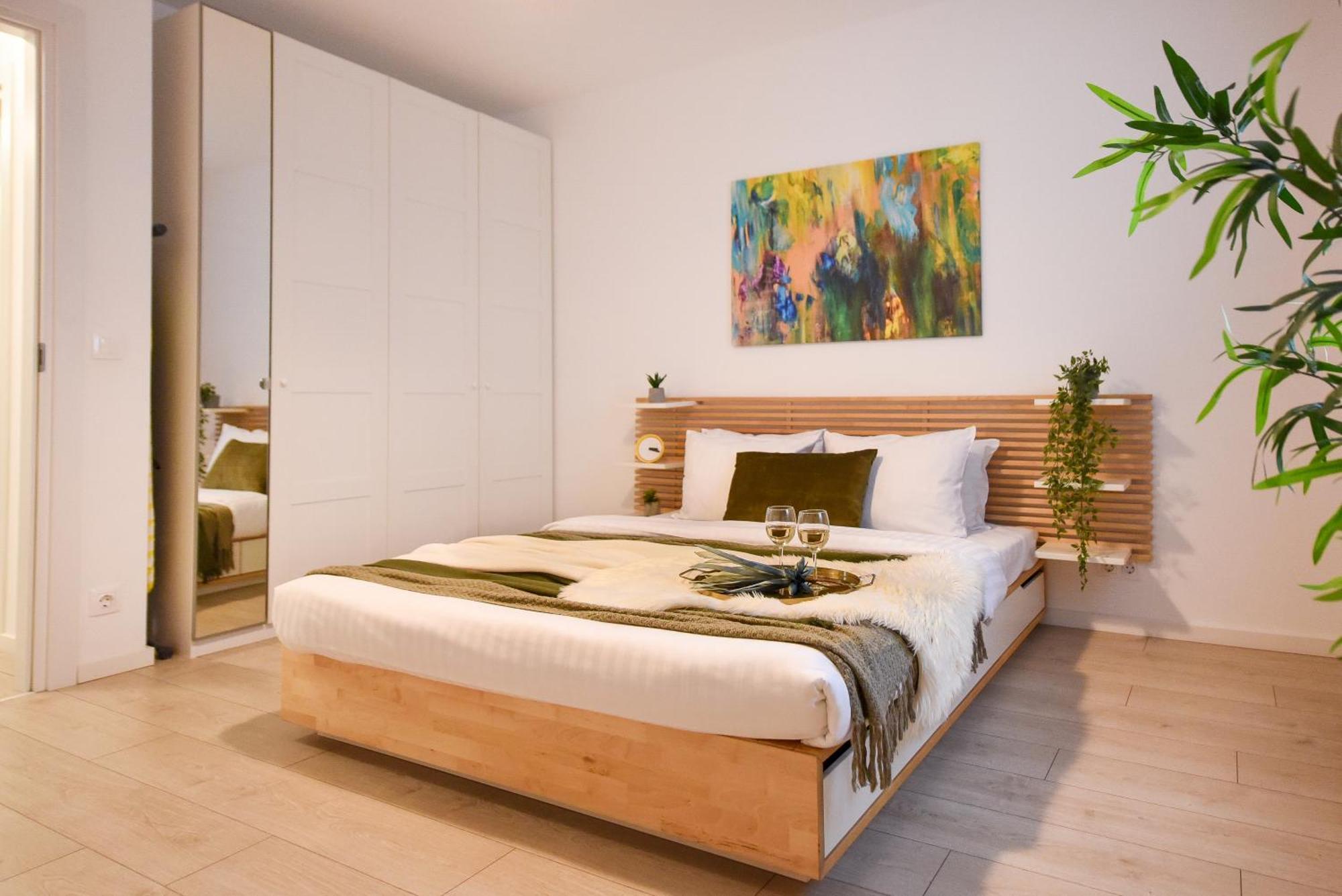 The Comfy Spot - 1 Br-apartment & Parking Included In North Business Area Apartment