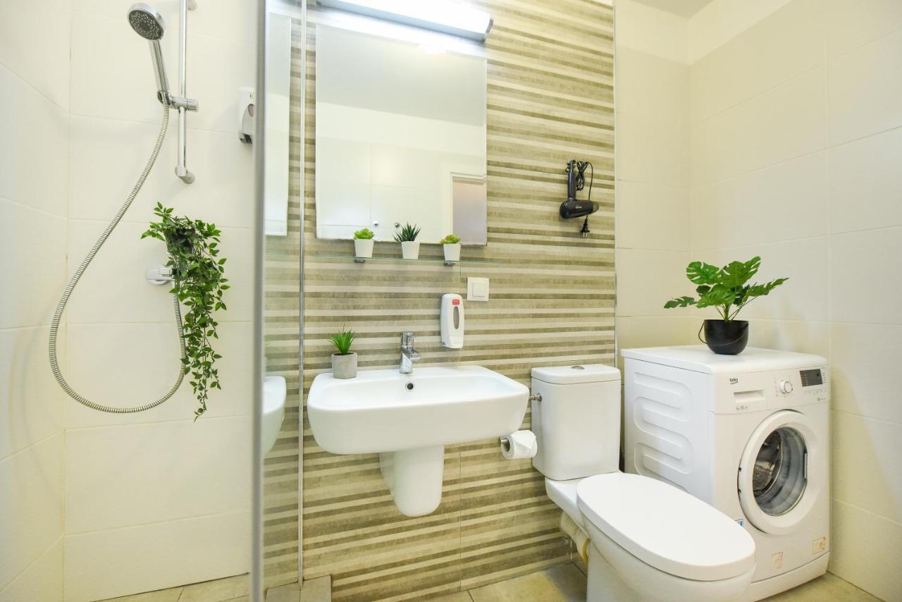 The Comfy Spot - 1 Br-apartment & Parking Included In North Business Area Apartment