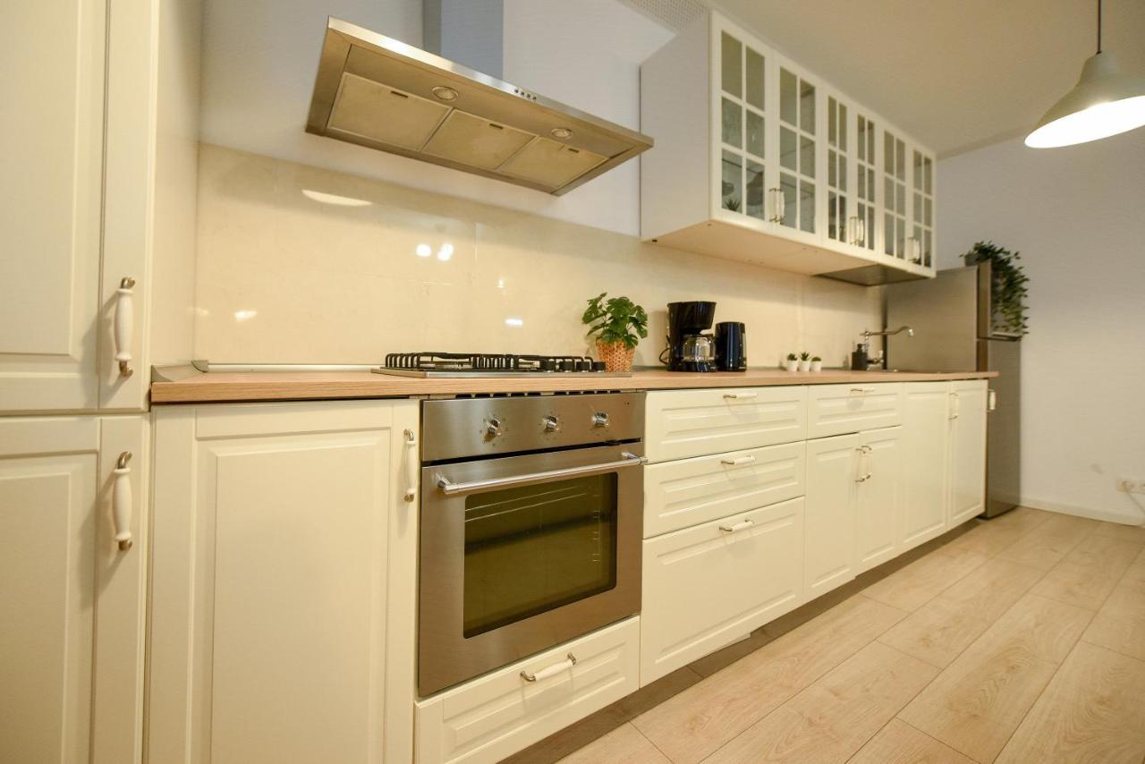 The Comfy Spot - 1 Br-apartment & Parking Included In North Business Area