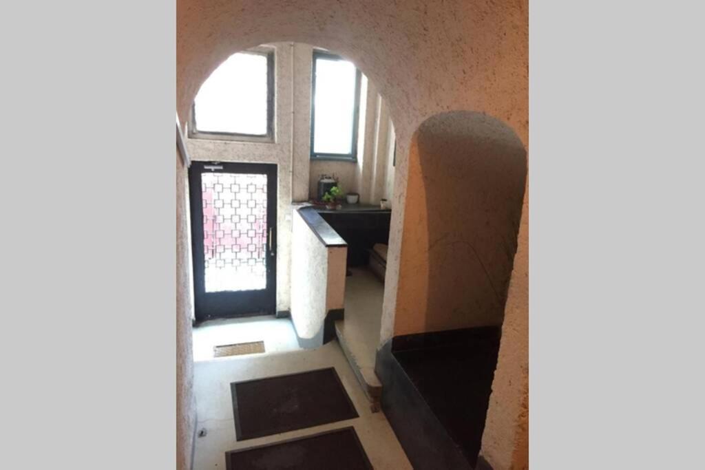 Super - Lovely One-bedroom On Victoriei Avenue * Bucharest