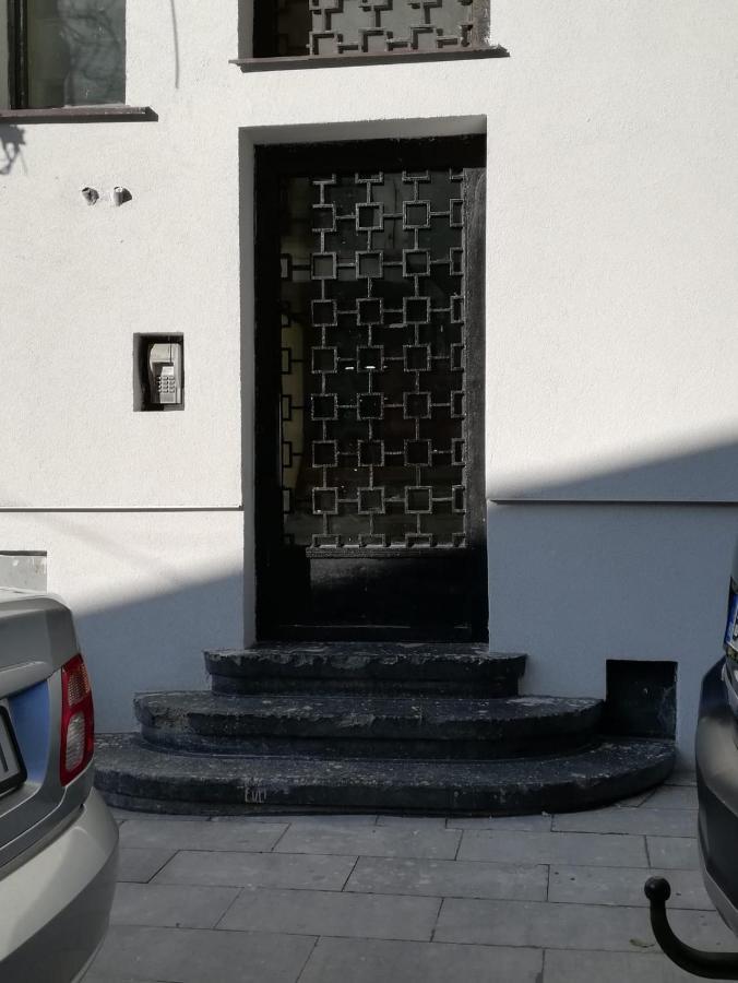 Super - Lovely One-bedroom On Victoriei Avenue * Bucharest