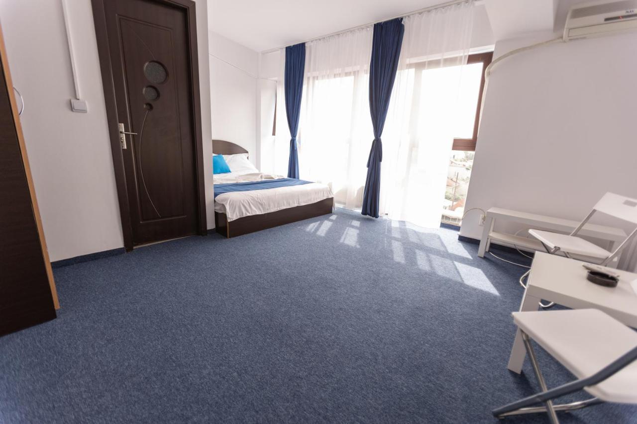 Hotel Blue *