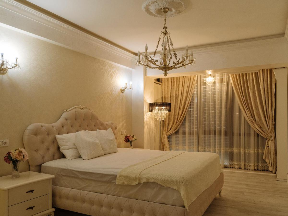 Victorian Era Glamorous - Center Bucharest