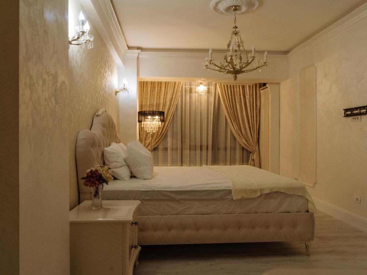 Victorian Era Glamorous - Center * Bucharest