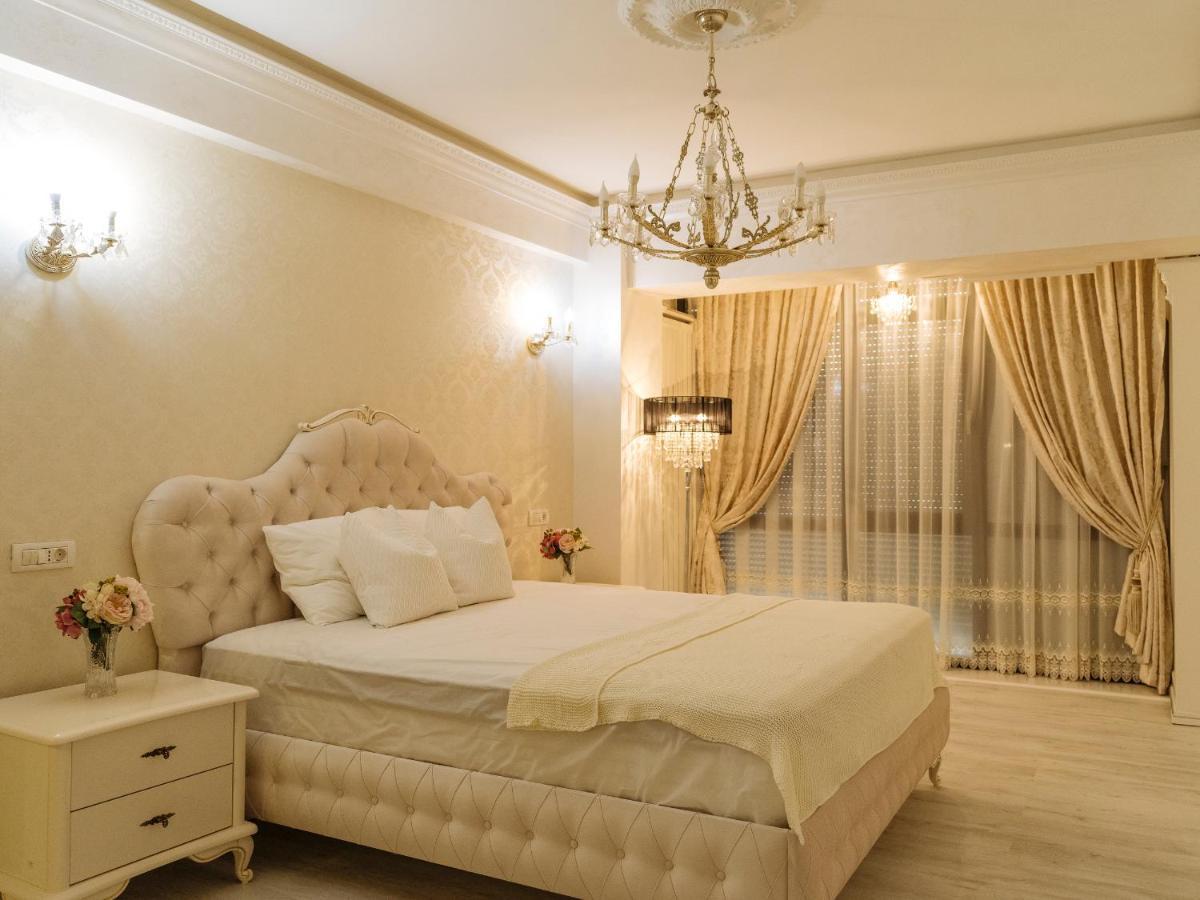 Apartment Victorian Era Glamorous - Center *
