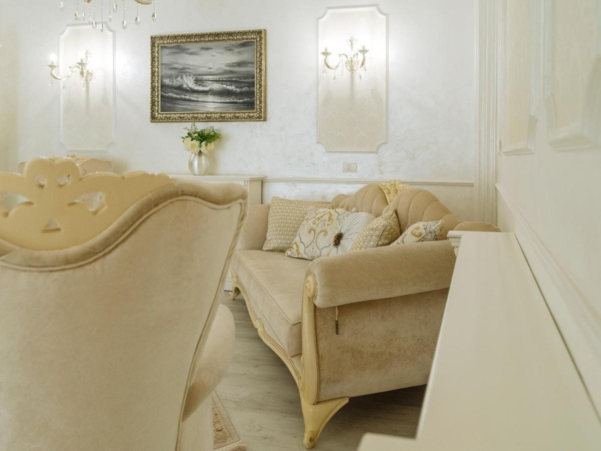 Apartment Victorian Era Glamorous - Center *