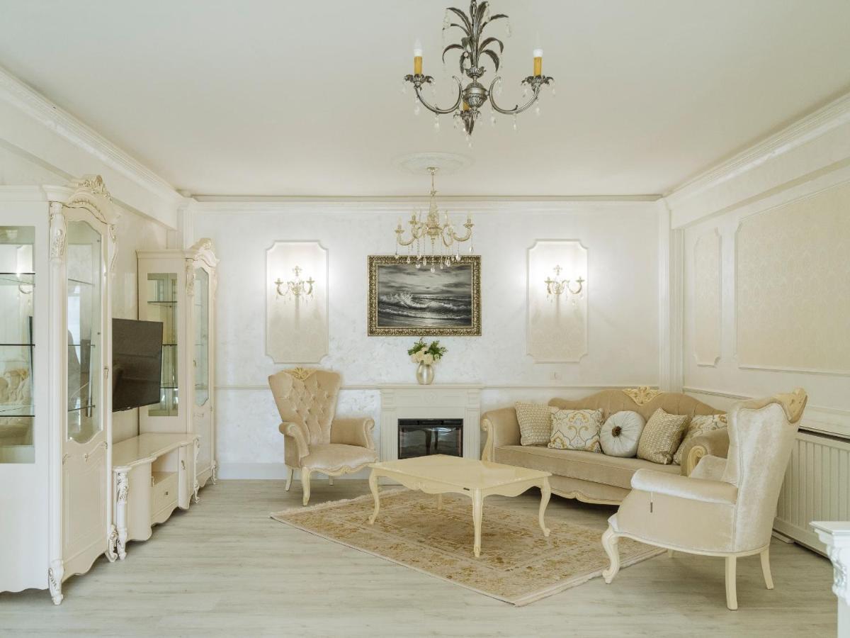 Apartment Victorian Era Glamorous - Center *