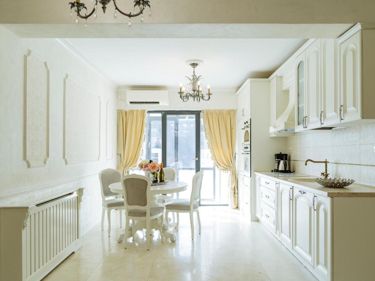 Apartment Victorian Era Glamorous - Center *