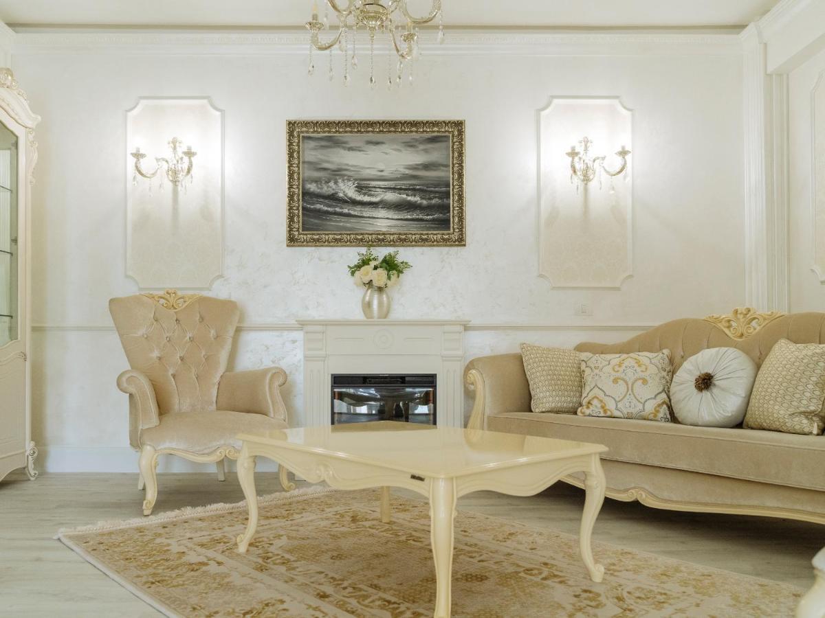 Victorian Era Glamorous - Center Bucharest
