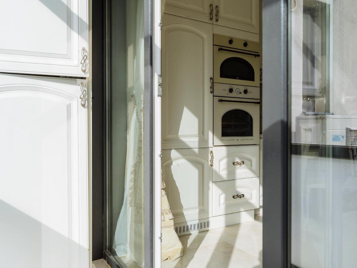 Victorian Era Glamorous - Center Apartment *