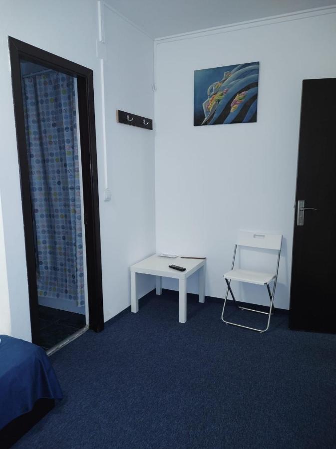 Blue Hotel *