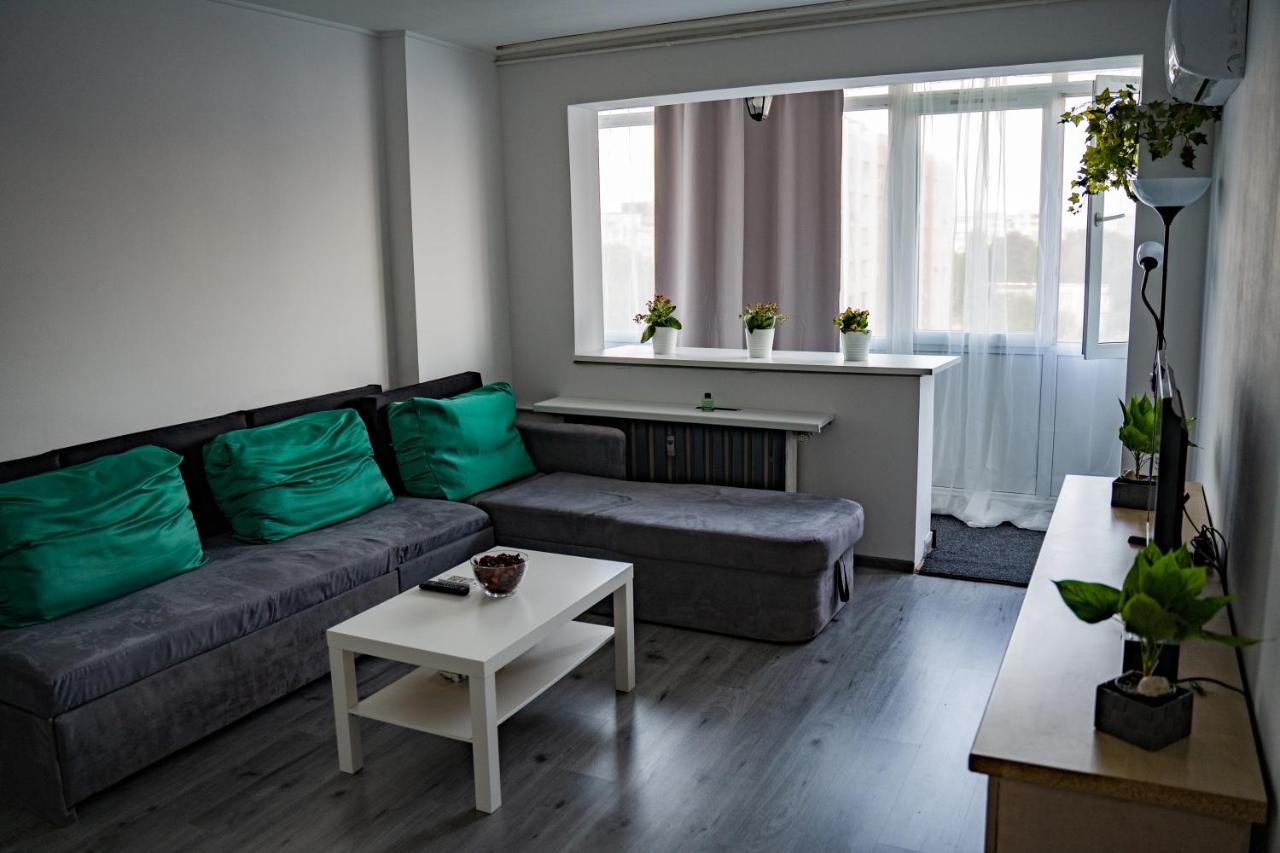Modern 1 Bedroom In Center!