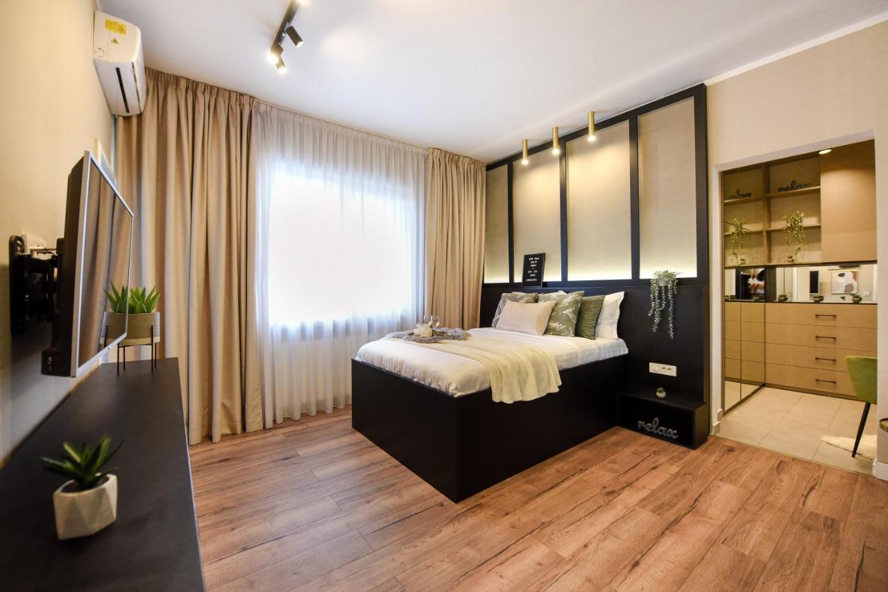 Apartment Monochrome Magic. Calea Victoriei