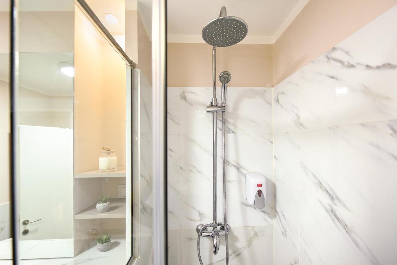 Apartment Monochrome Magic. Calea Victoriei