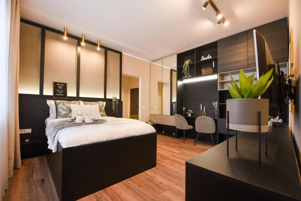 Apartment Monochrome Magic. Calea Victoriei *