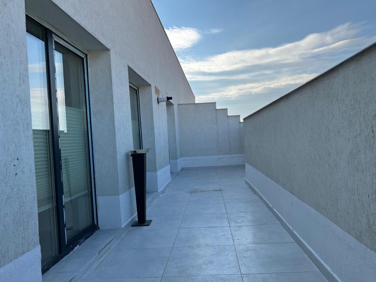 Stunning 2-room Penthouse With Lakeview W11 Apartamento Bucareste