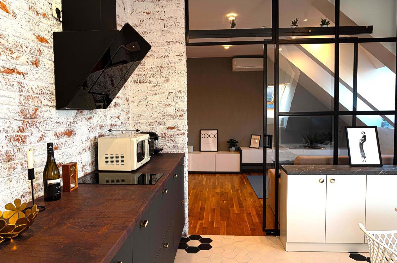 Urban Oasis With Parking Apartamento