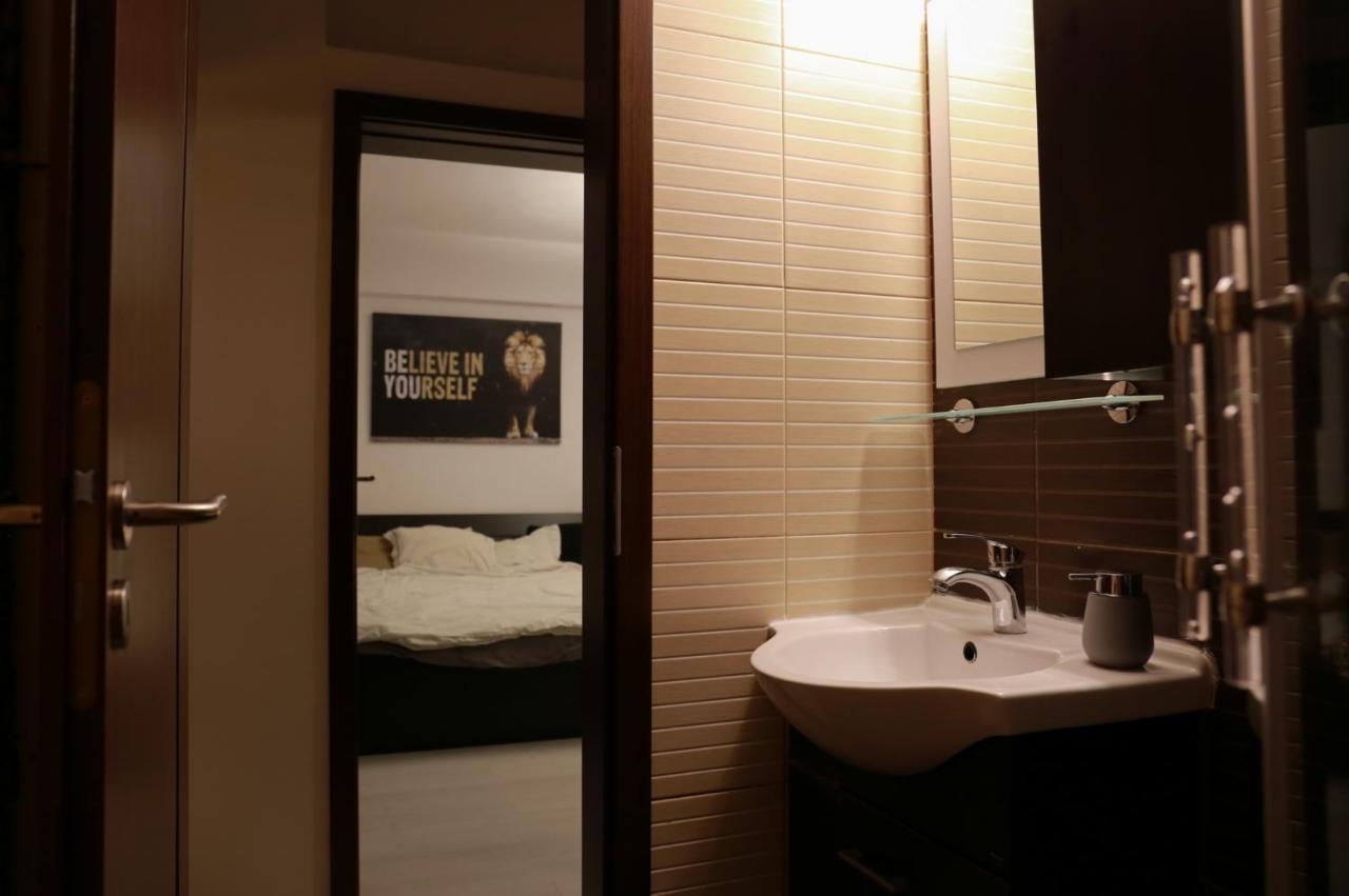 3 Rooms, Center, Balcony View, Sunset Boulevard