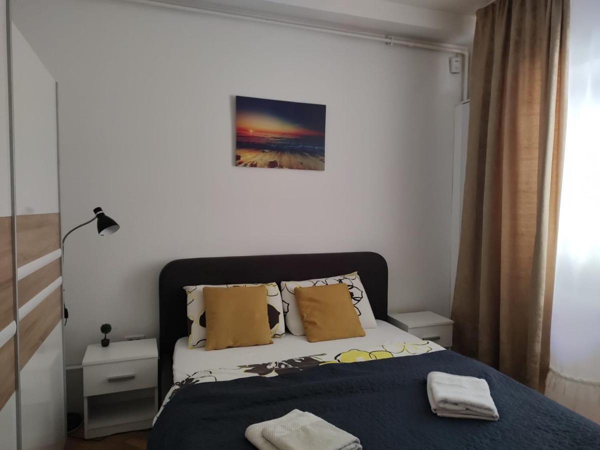 In Old Town Apartamento Bucareste