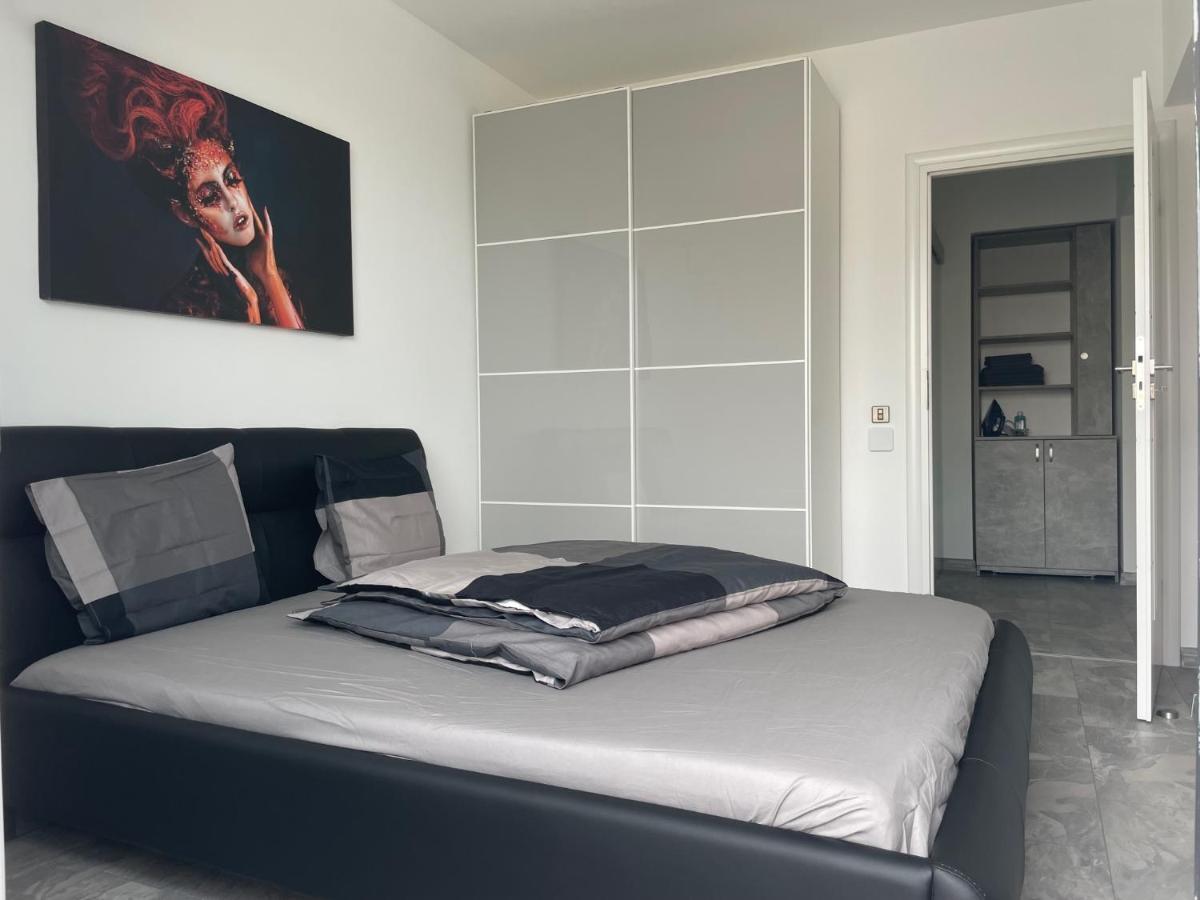Lakeview 2 Penthouse Rooftop Terrace W15 *