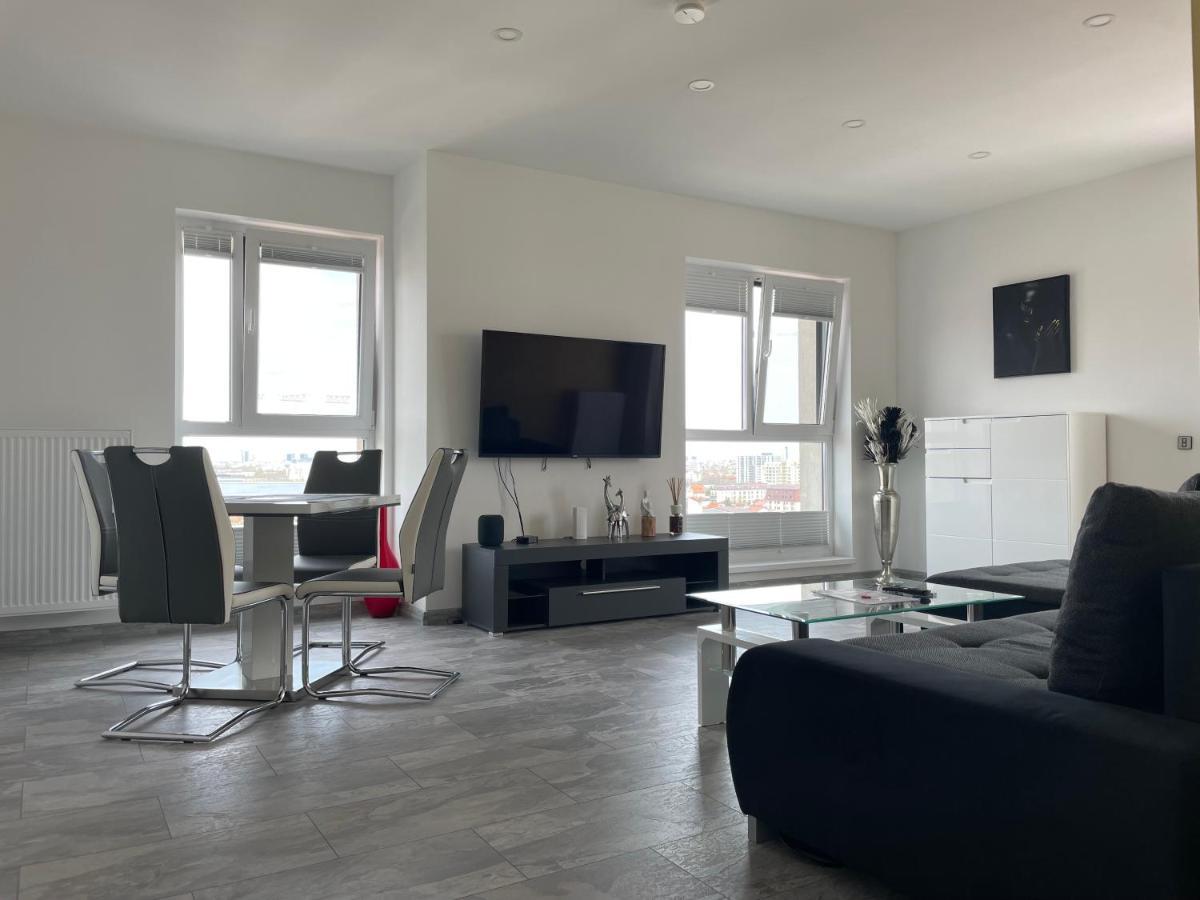 Apartment Lakeview 2 Penthouse Rooftop Terrace W15 *