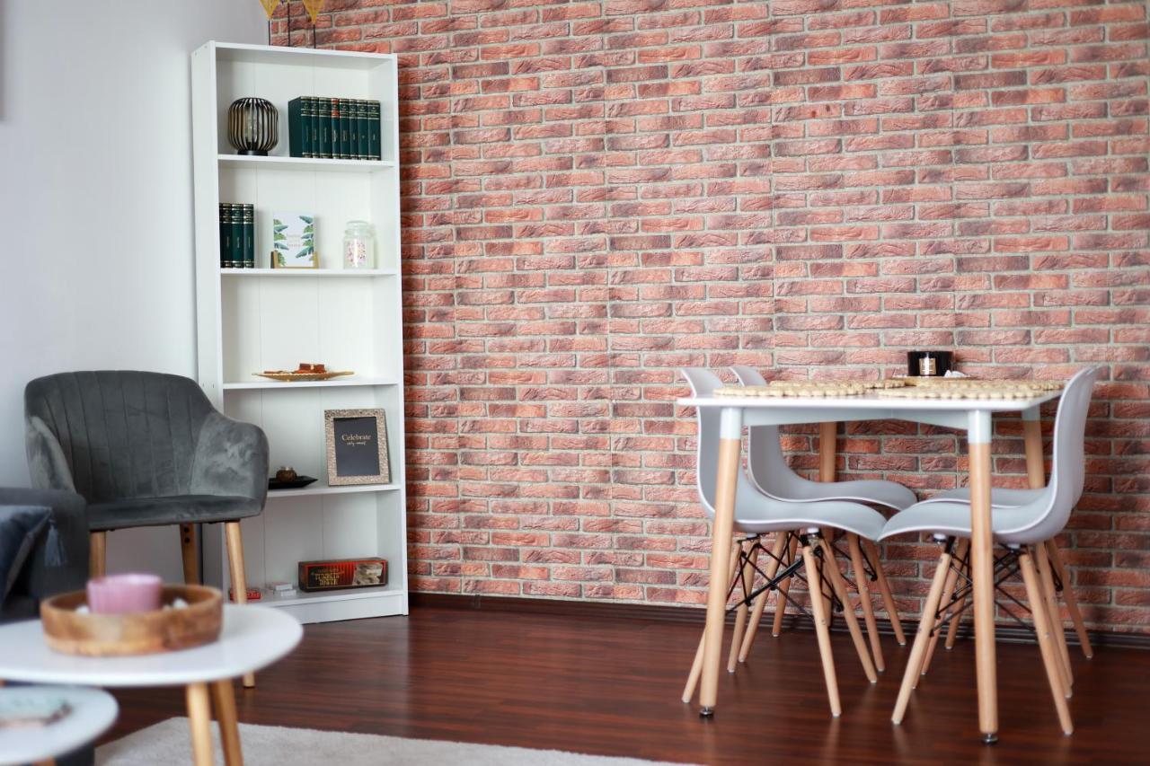 La Bloc - At The Block Apartment *