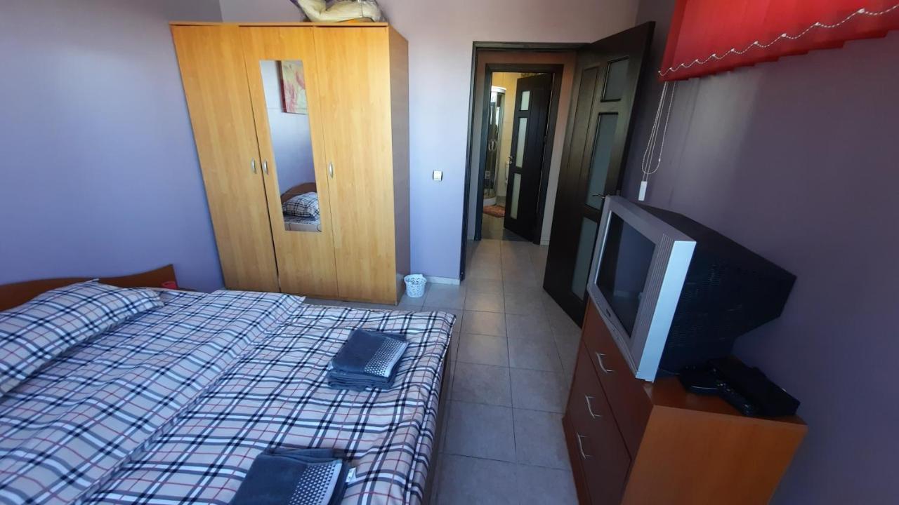 Spacious, Modern In New - Sleeps 6 *