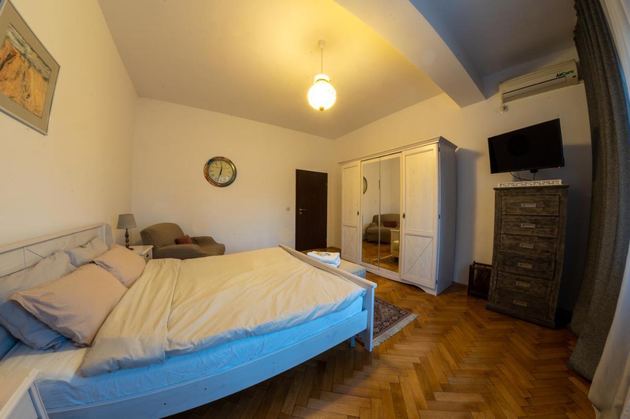 Rare Vintage 1br Apt W Balcony & Self Check In Apartment Bucharest