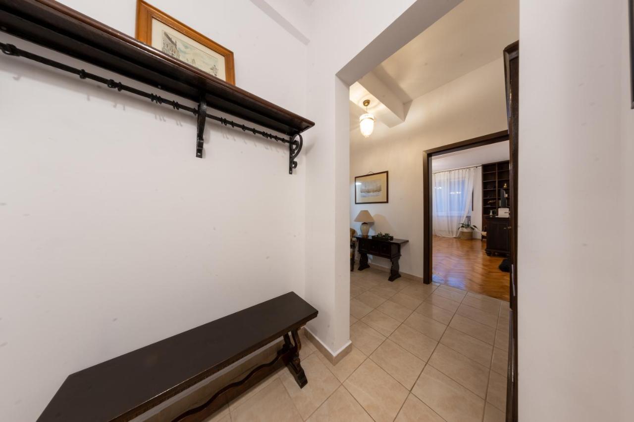 Rare Vintage 1br Apt W Balcony & Self Check In