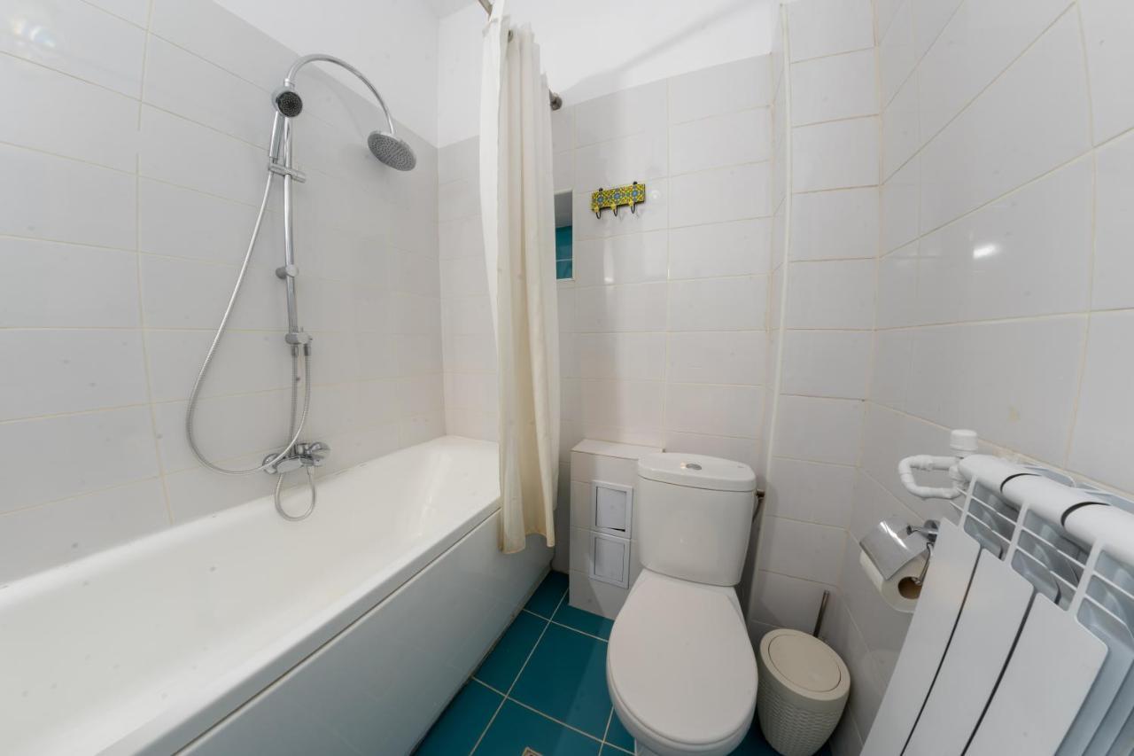 Rare Vintage 1br Apt W Balcony & Self Check In