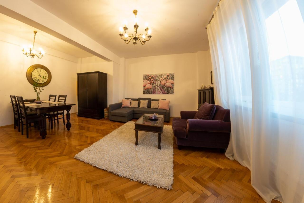 Rare Vintage 1br Apt W Balcony & Self Check In Apartment